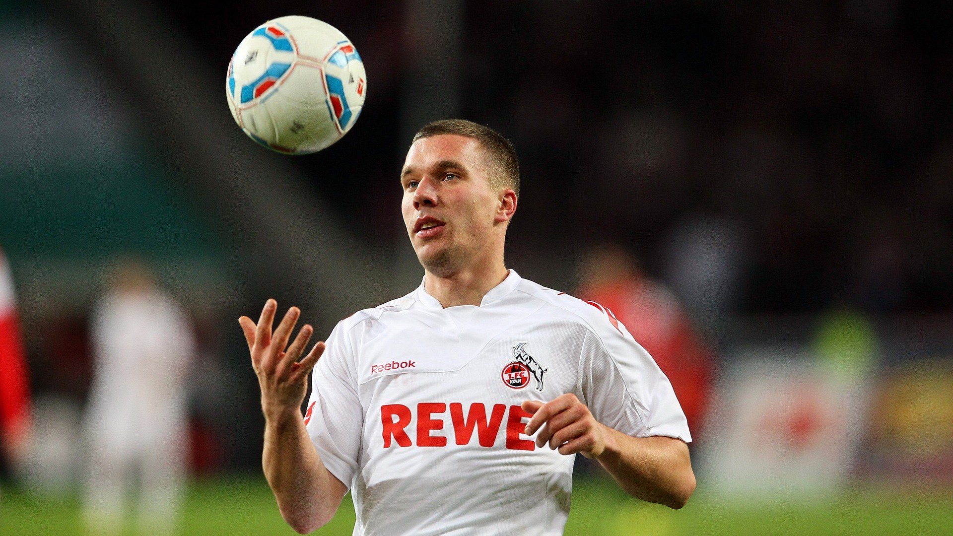 开云体育网页版-斯图加特双前锋制造连续冲击机会，斯图加特21